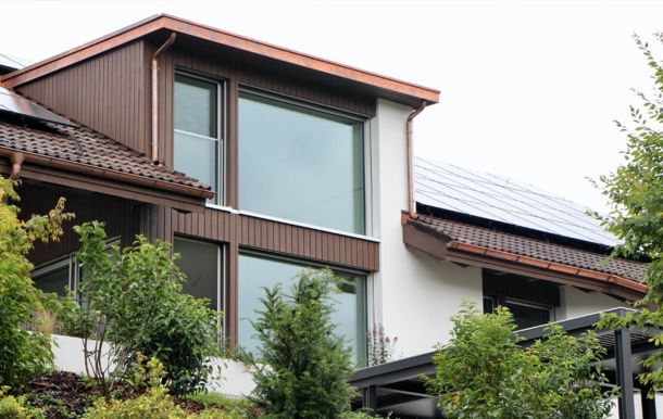 Holzfassade eines Objekts im Kanton Zug