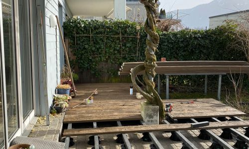 Holzdeck mit altem Holz